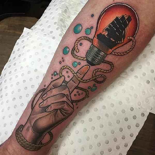 Kunterbunte Glühbirnen Tattoo Spirit